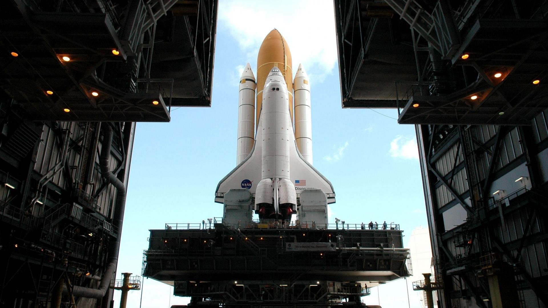 “台球高手齐聚天府校区，挑战精准与速度的极限”