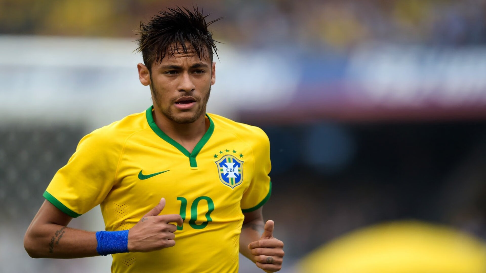 线上线下结合的全民足球热潮,掀起运动新范式,线上踢球