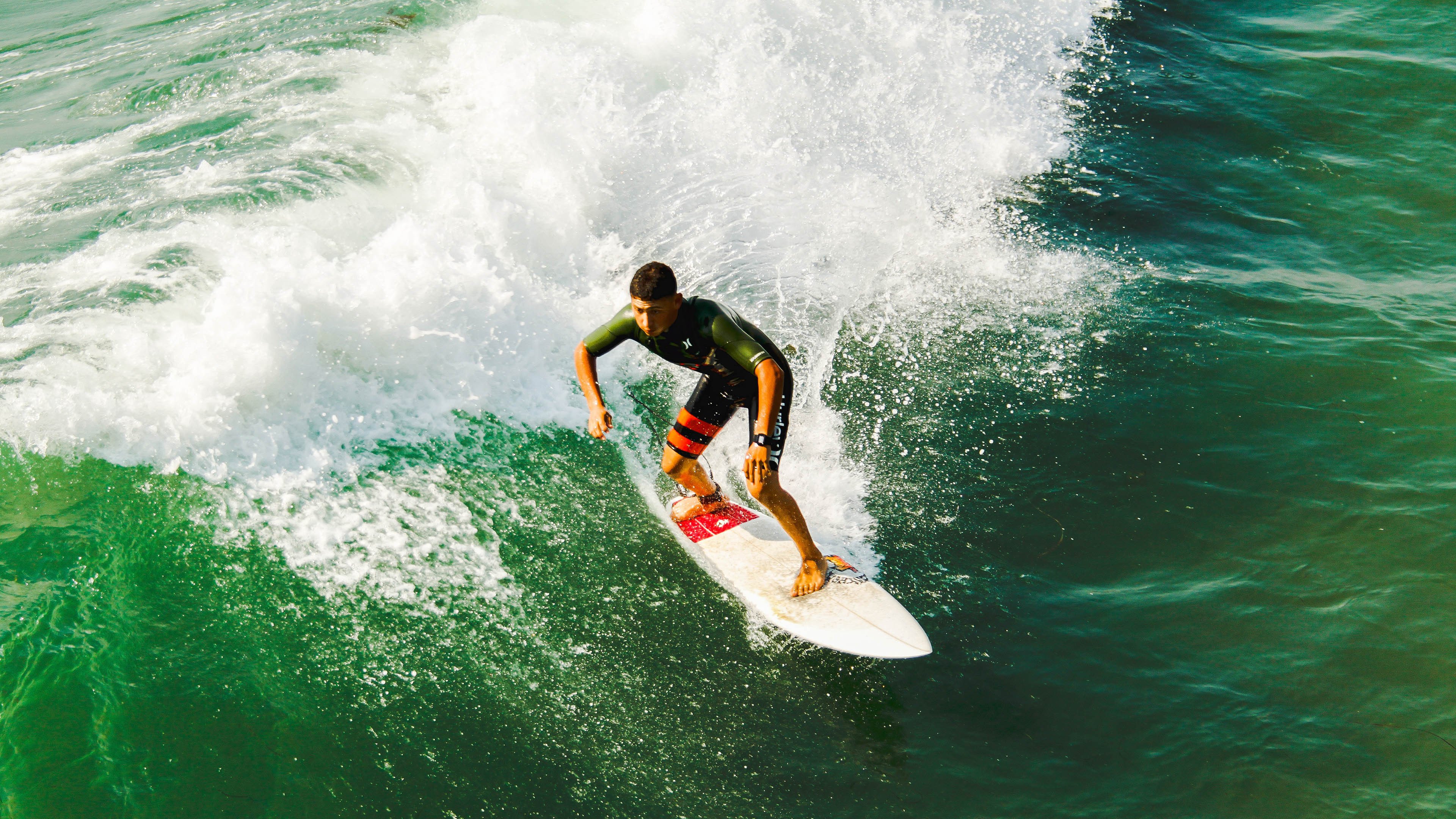 九游-自主研发电竞设备助力电竞选手奋战赛场，电竞产品